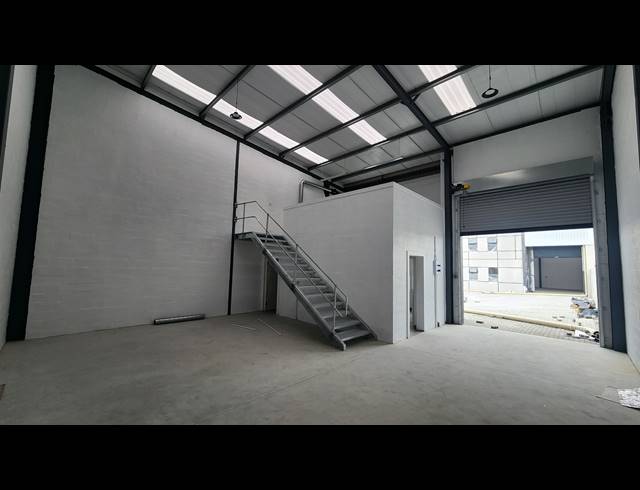 132M² WAREHOUSE FOR SALE IN RIVERGATE
